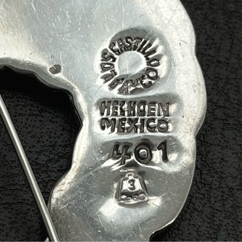 🟩SALE🟩 Vintage Signed Los Castillo sterling  crushed stone inlay fish pendant - Picture 8 of 10